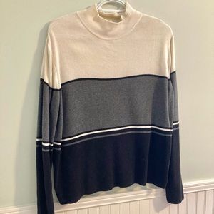 JEANNE PIERRE sweater in black and gray